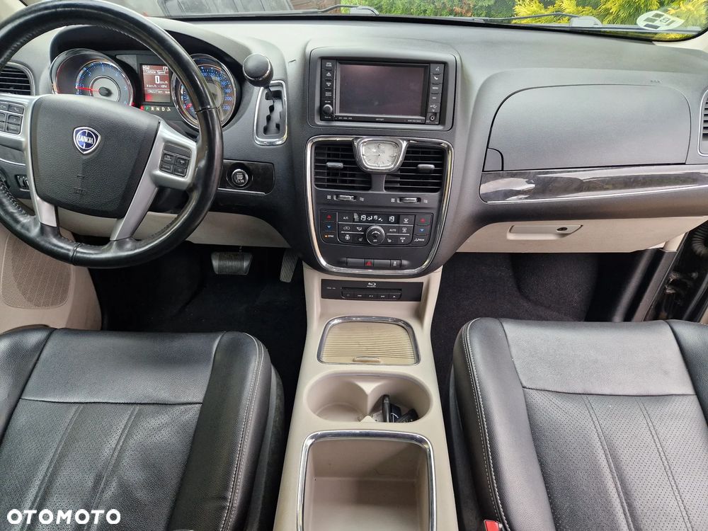 Lancia Voyager 2.8CRD Gold - 9