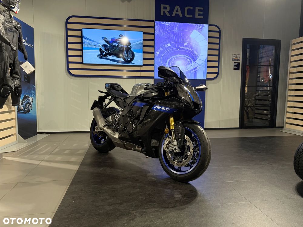 Yamaha R1 - 10