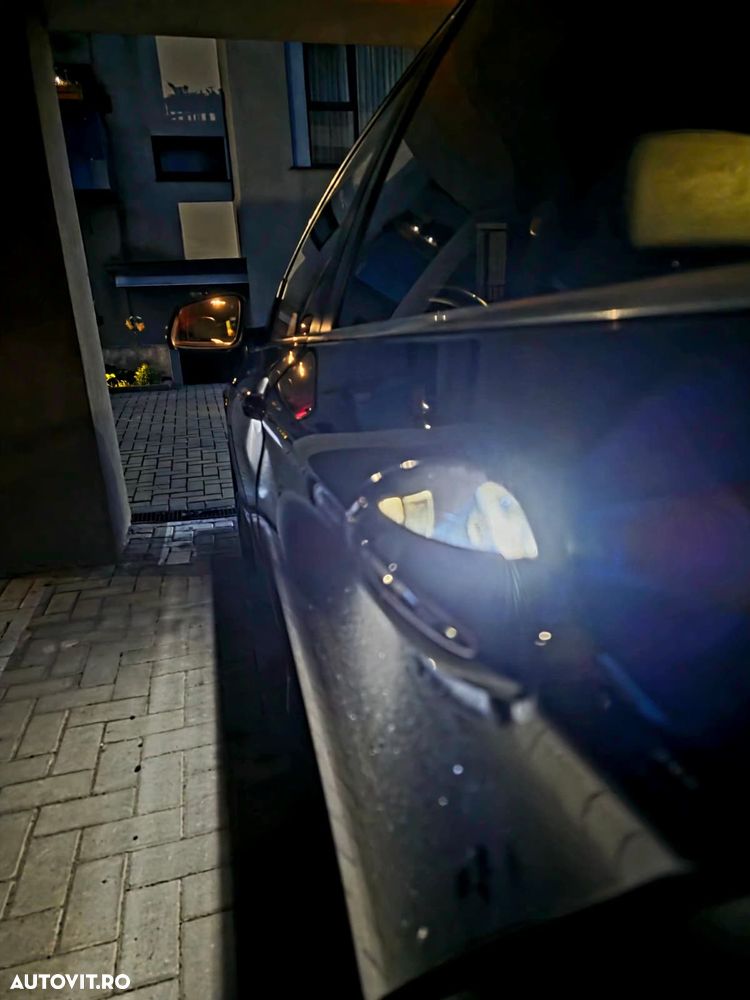 BMW Seria 5 520d xDrive AT - 25