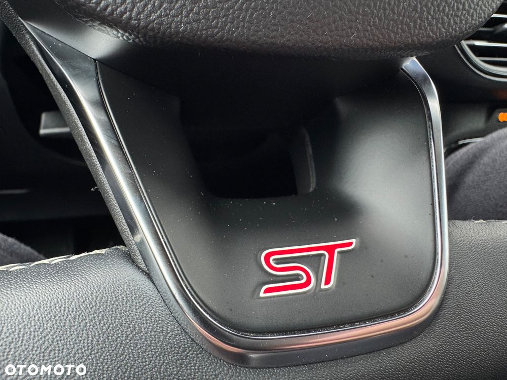 Ford Focus 2.3 EcoBoost S&S ST - 27