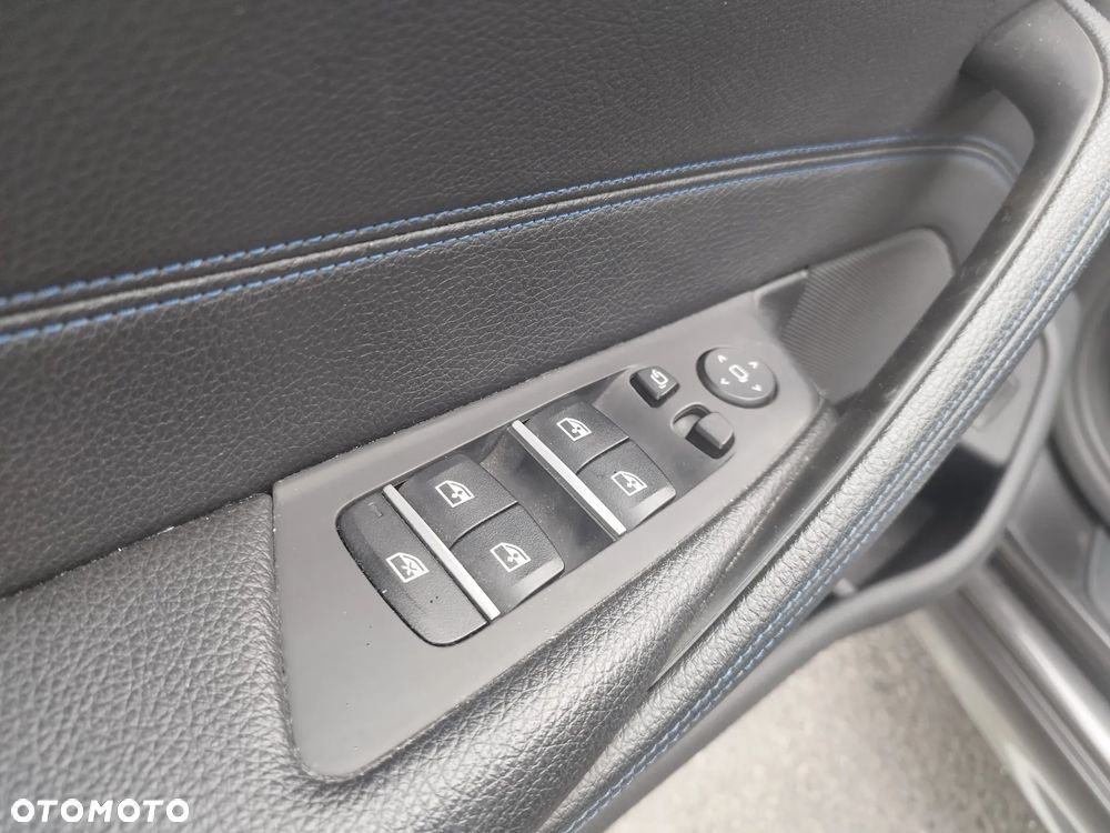 BMW Seria 5 520d M Sport sport - 12