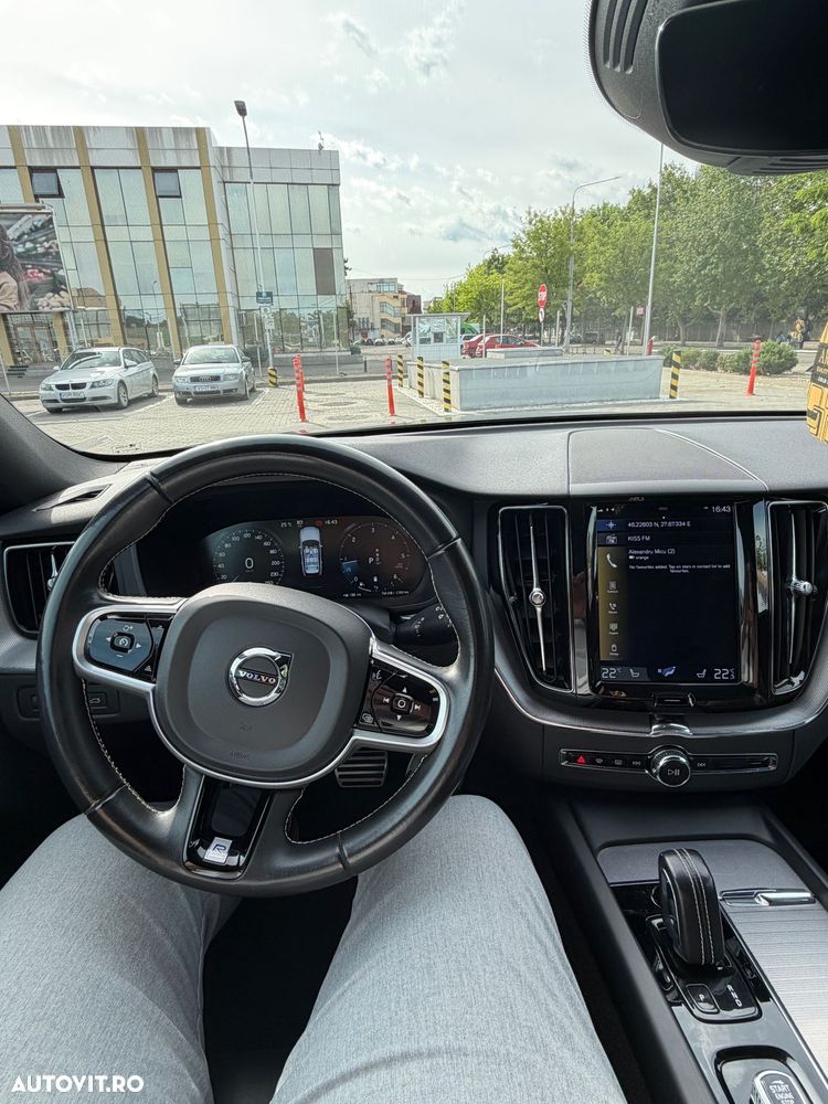 Volvo XC 60 B4 MHEV AWD R-Design - 13