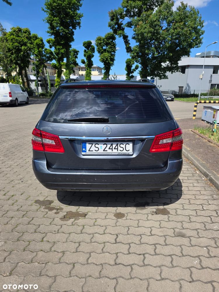 Mercedes-Benz E-Class 2010 photo 2