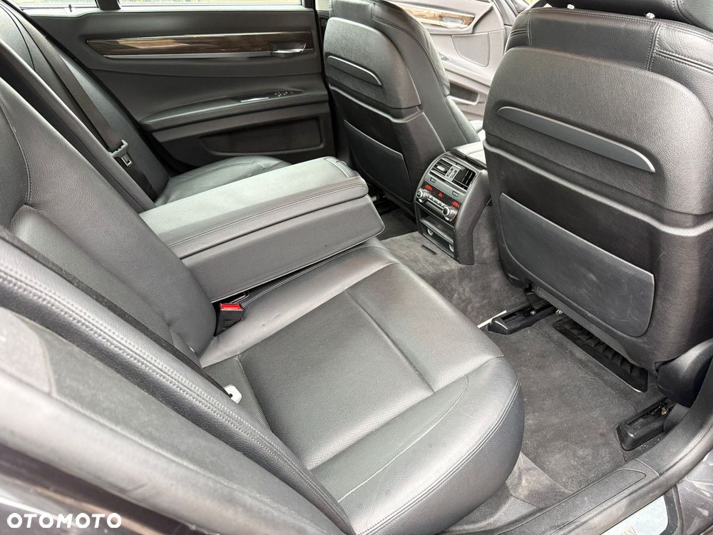 BMW Seria 7 740d xDrive - 17