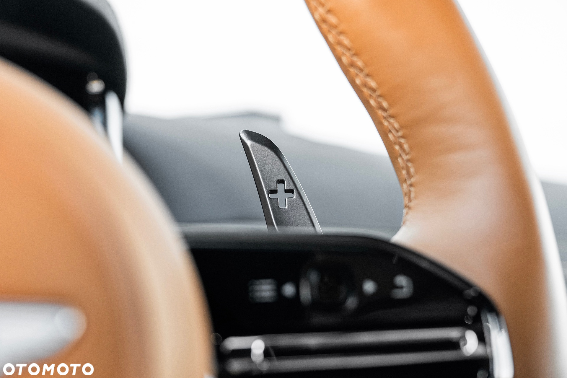 Aston Martin DB12 - 35