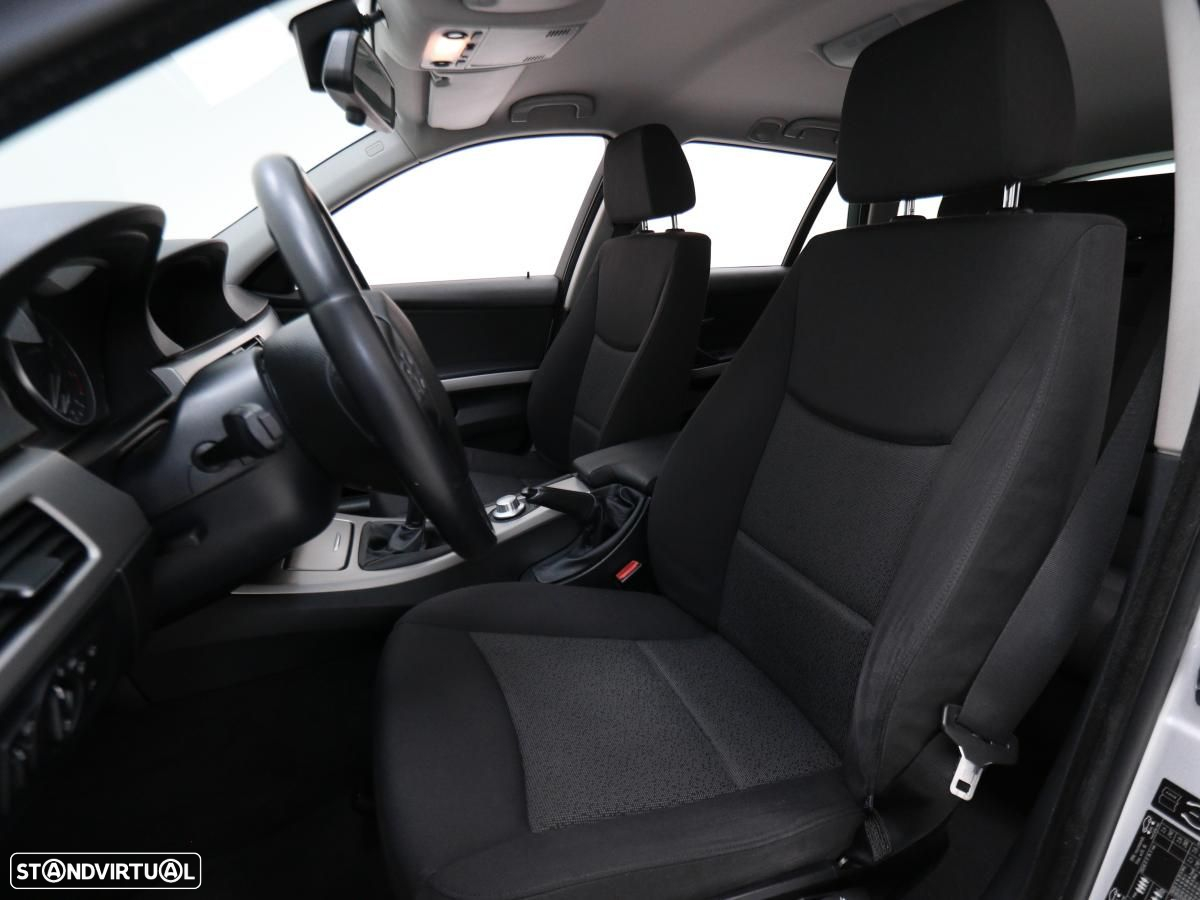 BMW 320 d Touring - 8