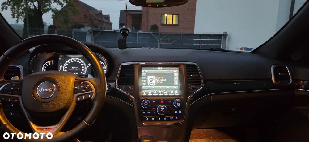 Jeep Grand Cherokee - 12