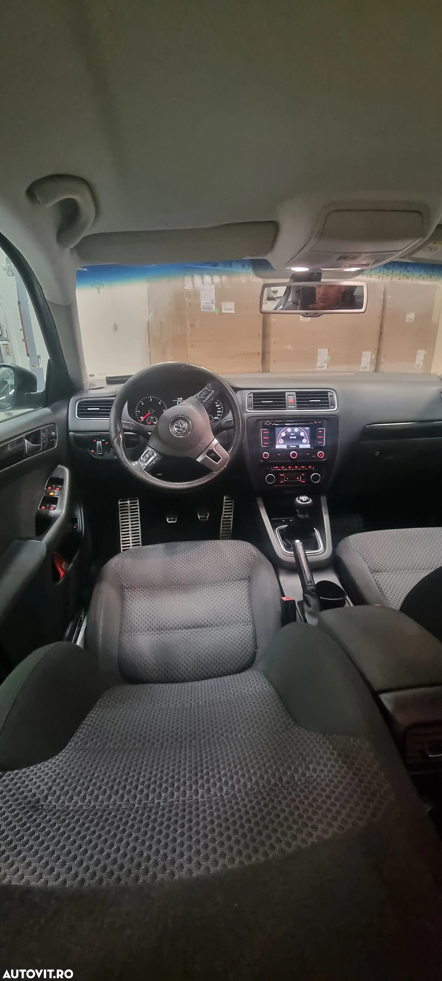 Volkswagen Jetta 1.6 TDI Blue Motion Technology Comfortline - 10