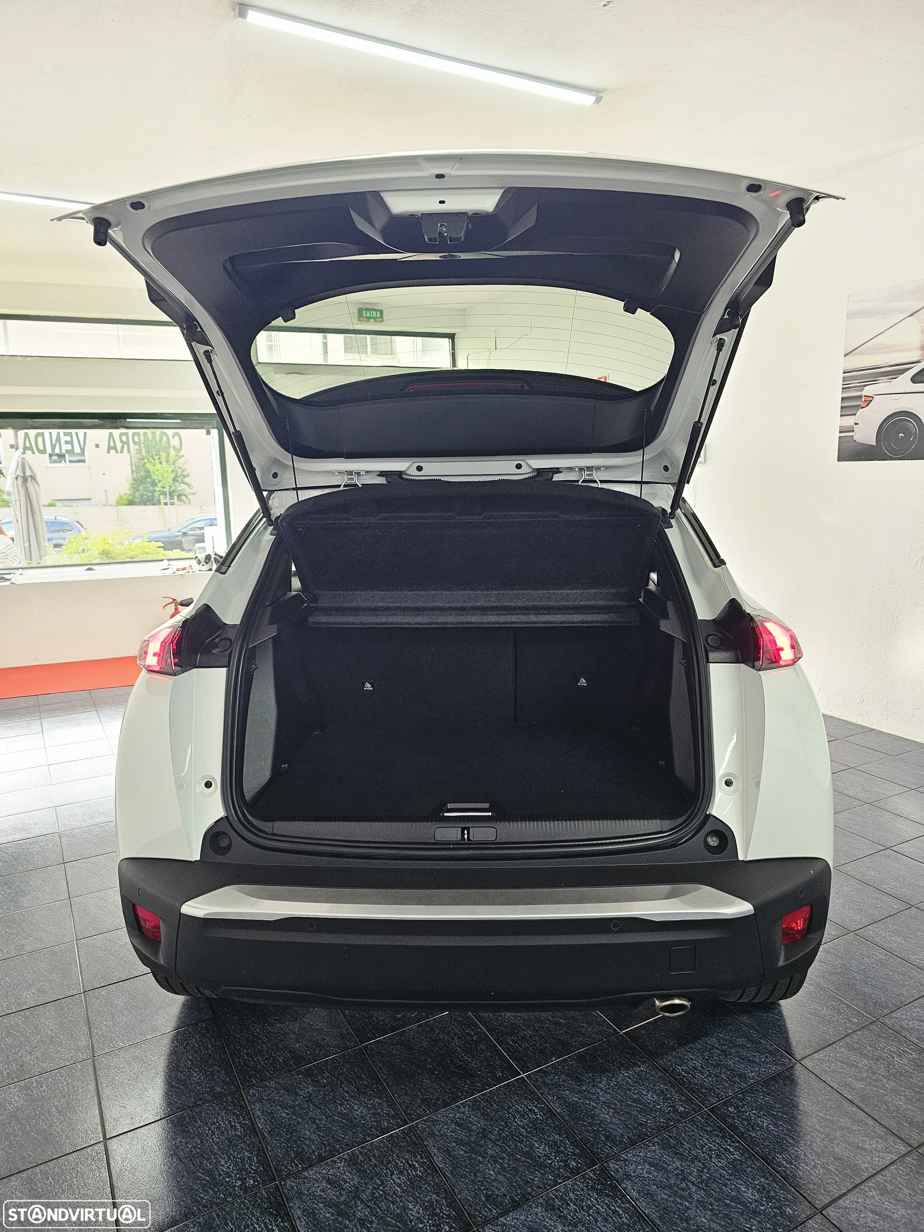 Peugeot 2008 BlueHDi 130 EAT8 GT Pack - 12