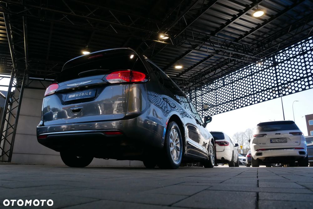 Chrysler Pacifica - 40