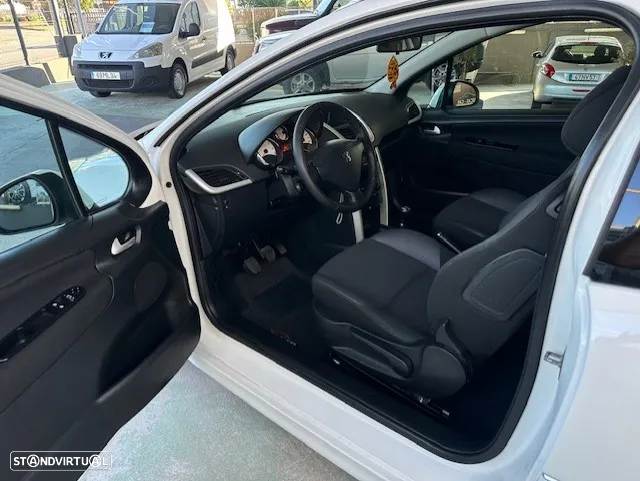 Peugeot 207 1.4 16V Trendy - 4