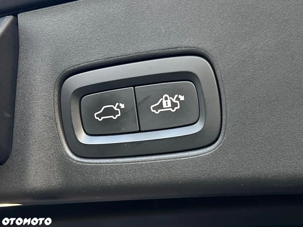 Volvo V90 Cross Country - 39