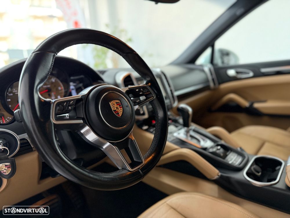 Porsche Cayenne Tiptronic S - 32