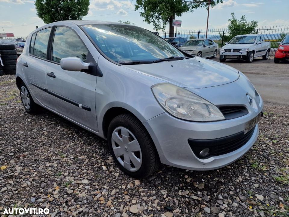Dezmembrez/Dezbembrari Renault Clio 3 fabricatie 2007 - 1