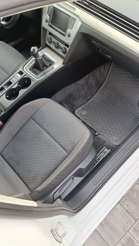 Volkswagen Passat ver-1-4-tsi-bmt-trendline - 14