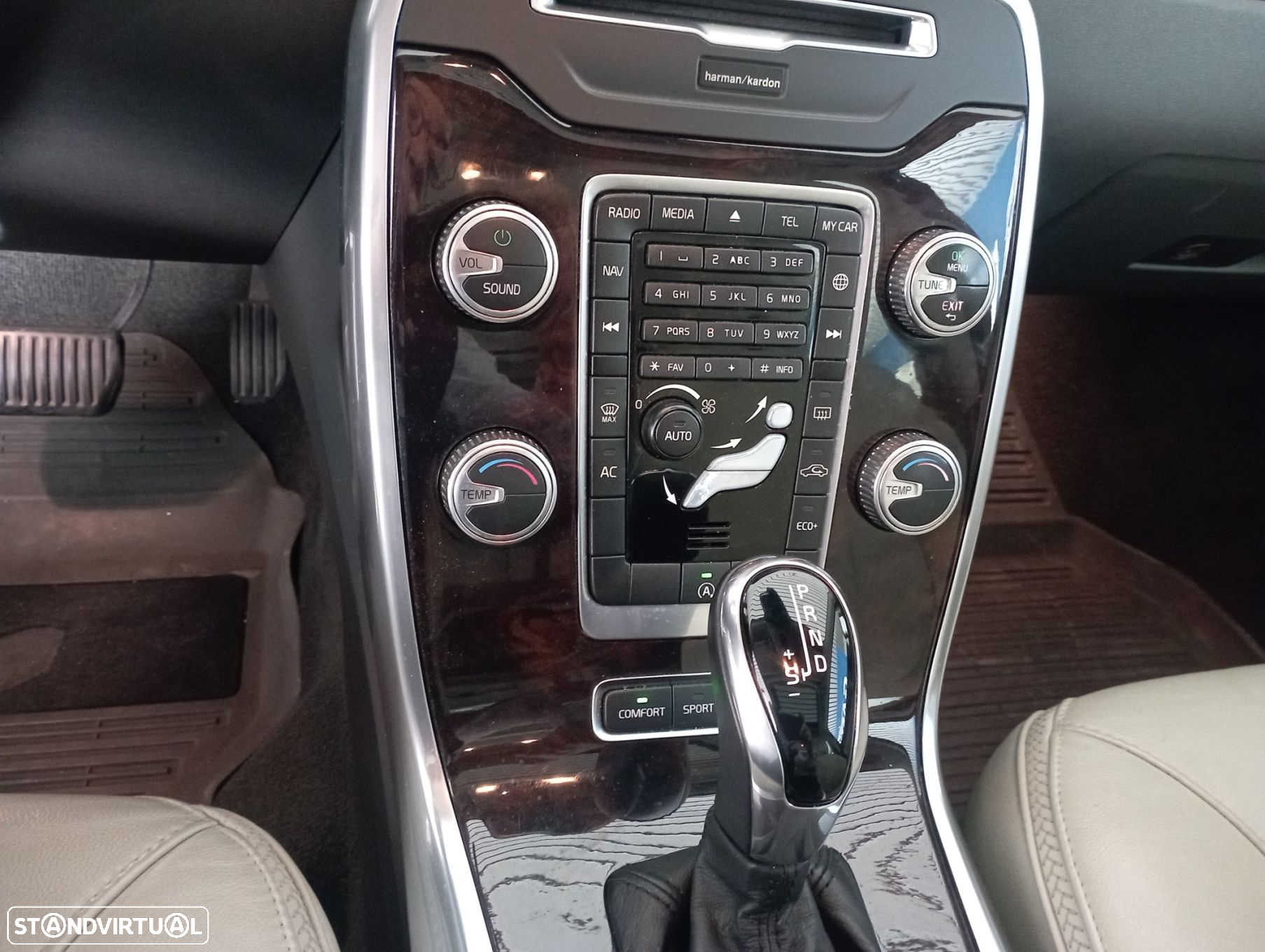 Volvo XC 70 2.0 D4 Momentum Geartronic - 27