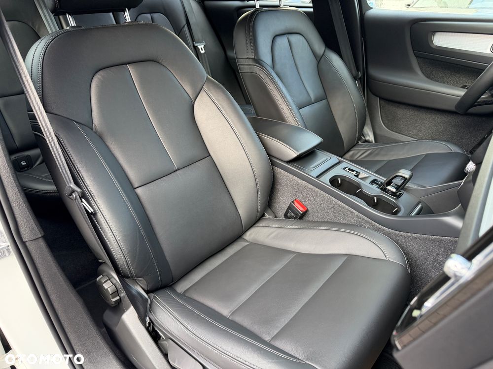 Volvo XC 40 B4 B DKG Momentum Pro - 35