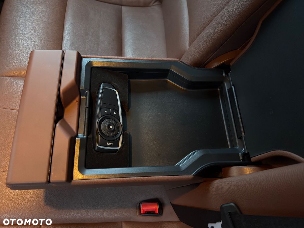 BMW Seria 5 535i Sport-Aut - 24