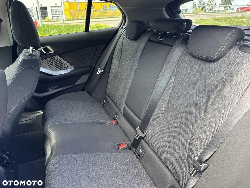 BMW Seria 1 120 mHEV - 16