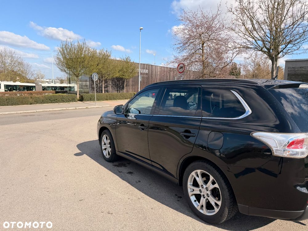 Mitsubishi Outlander - 8