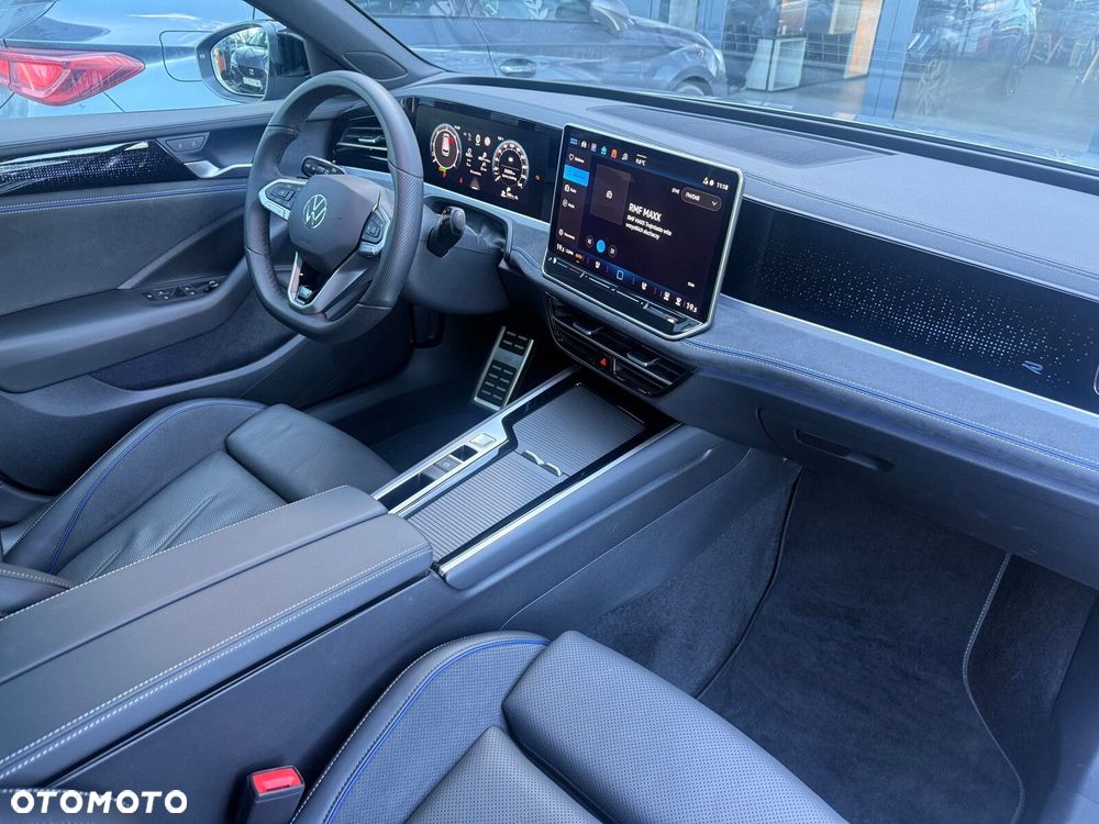 Volkswagen Passat Variant 2.0 TDI SCR 4Mot R-Line Plus DSG - 22