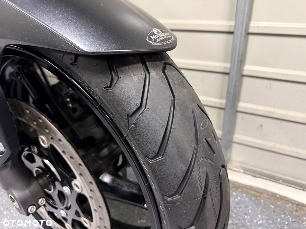 Suzuki GSR - 10