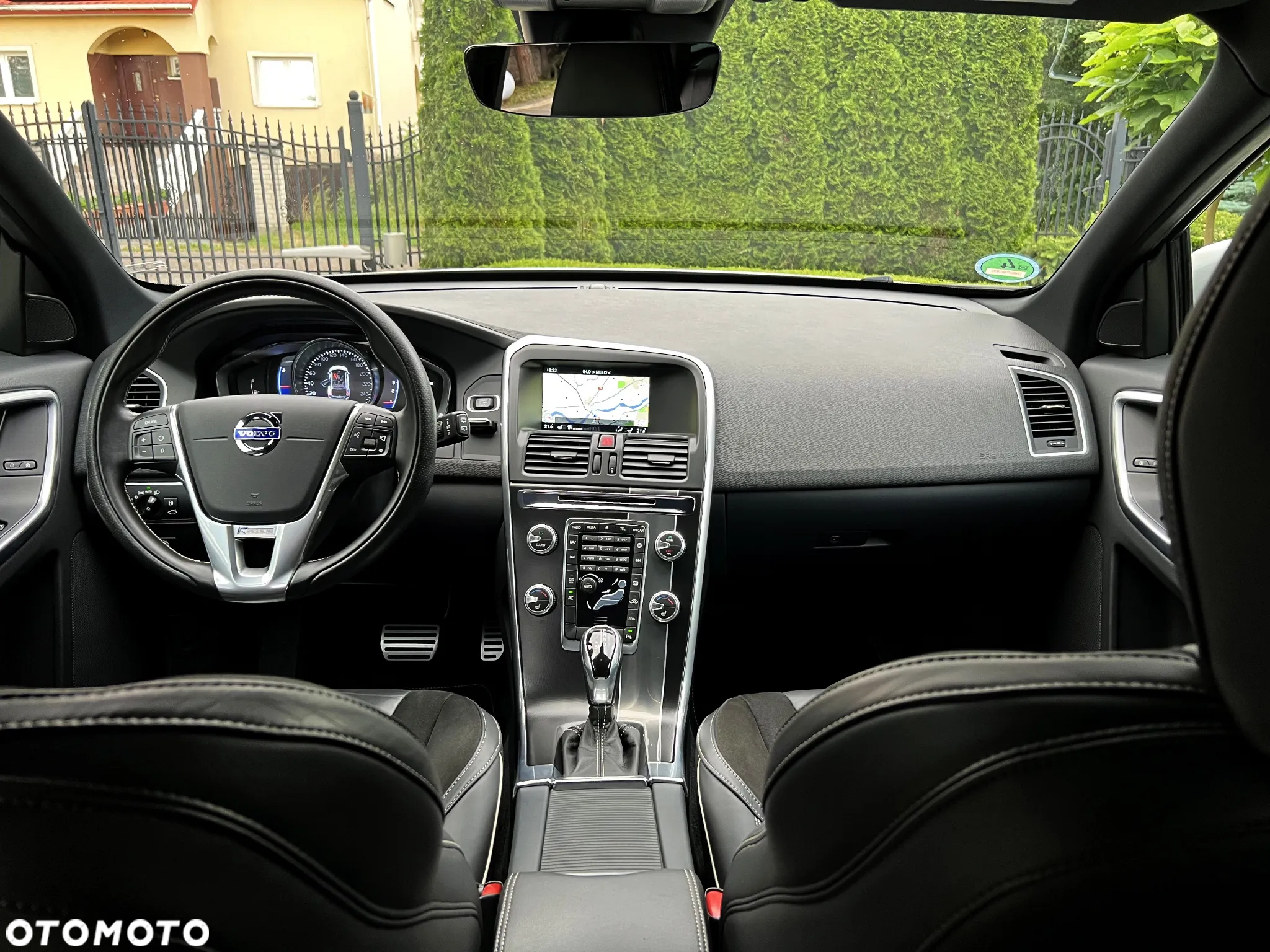 Volvo XC 60 D4 R-Design - 27
