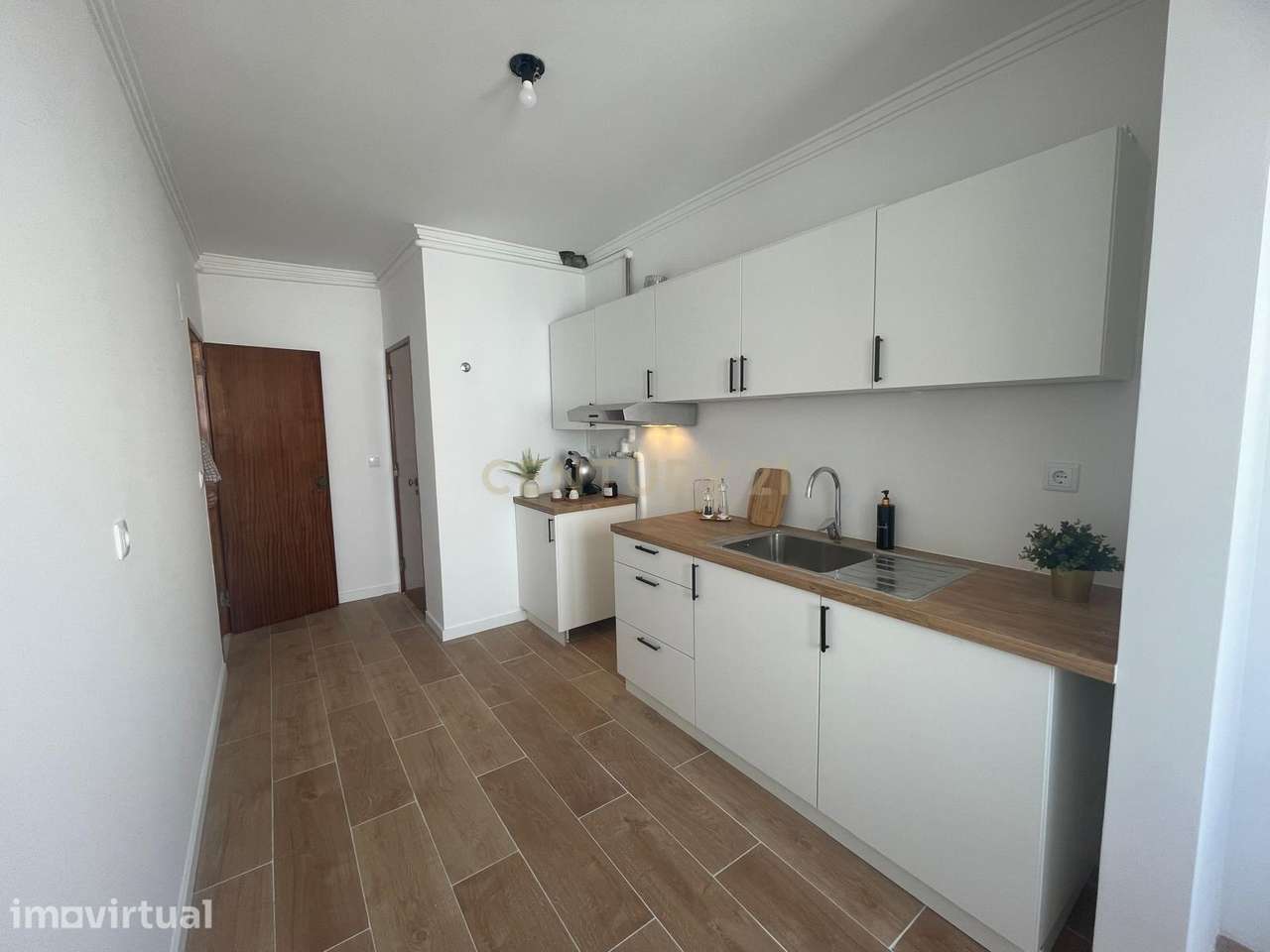 Apartamento T2 Remodelado | 95 m² | Benfica – Rua Maria Lalande - Grande imagem: 3/18