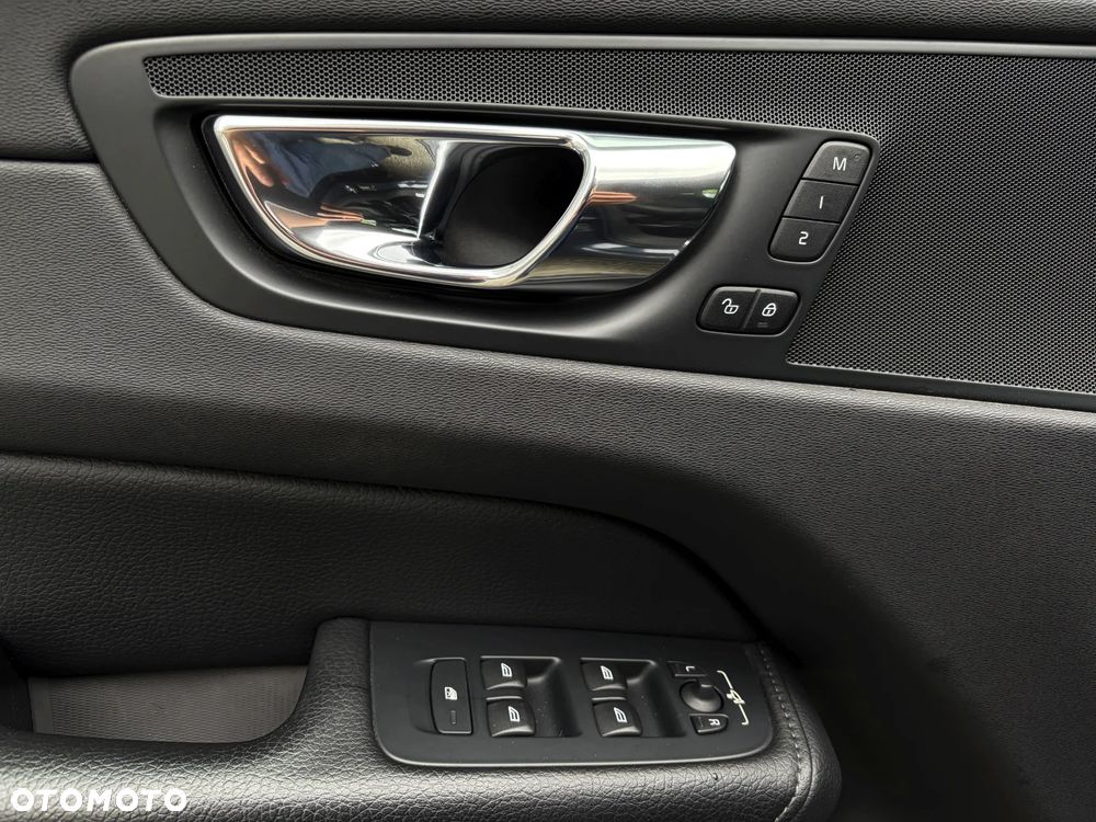 Volvo XC 60 D4 AWD Geartronic Inscription - 34