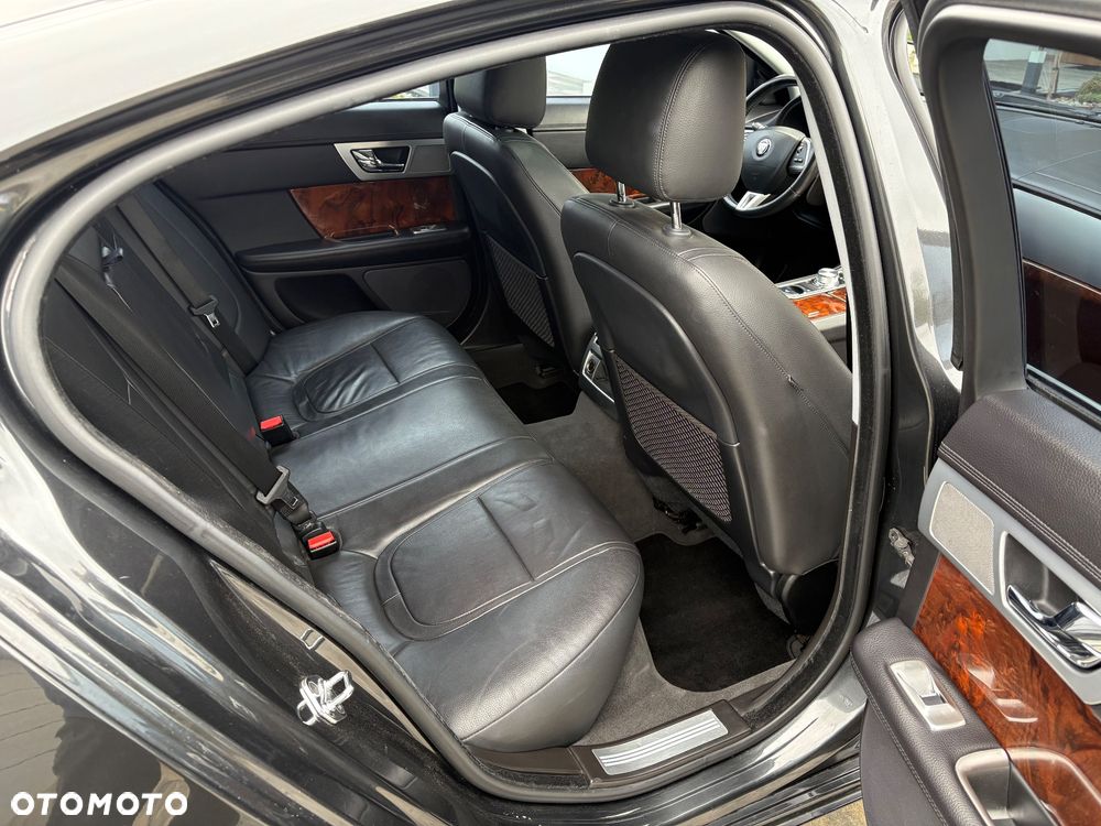 Jaguar XF 2.0 T Prestige - 14