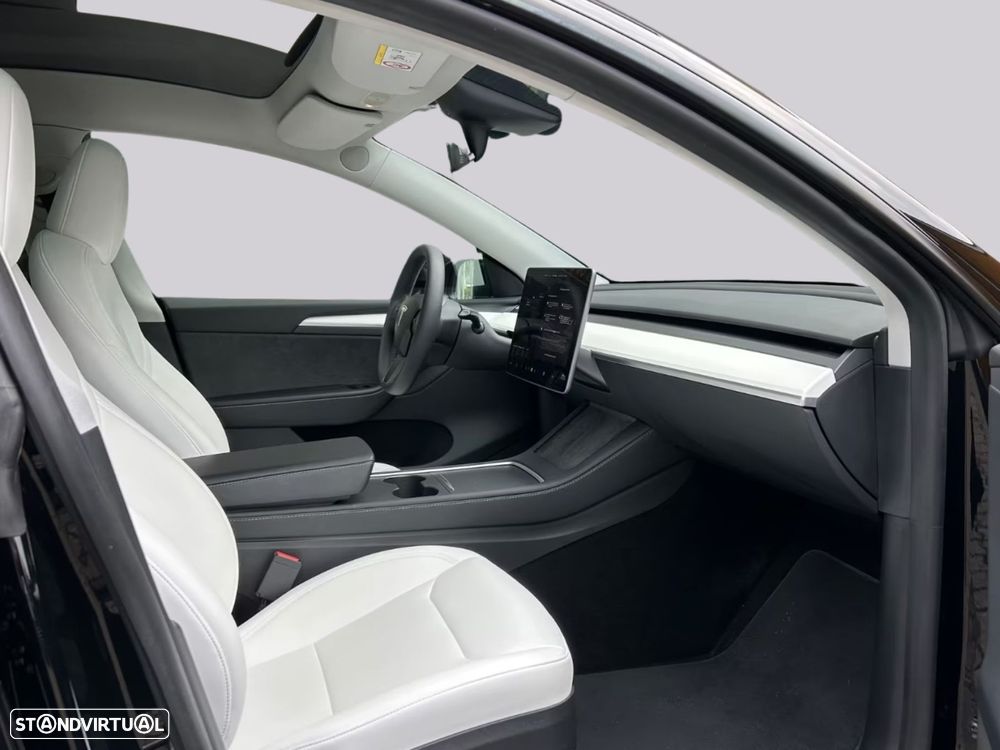 Tesla Model Y - 6