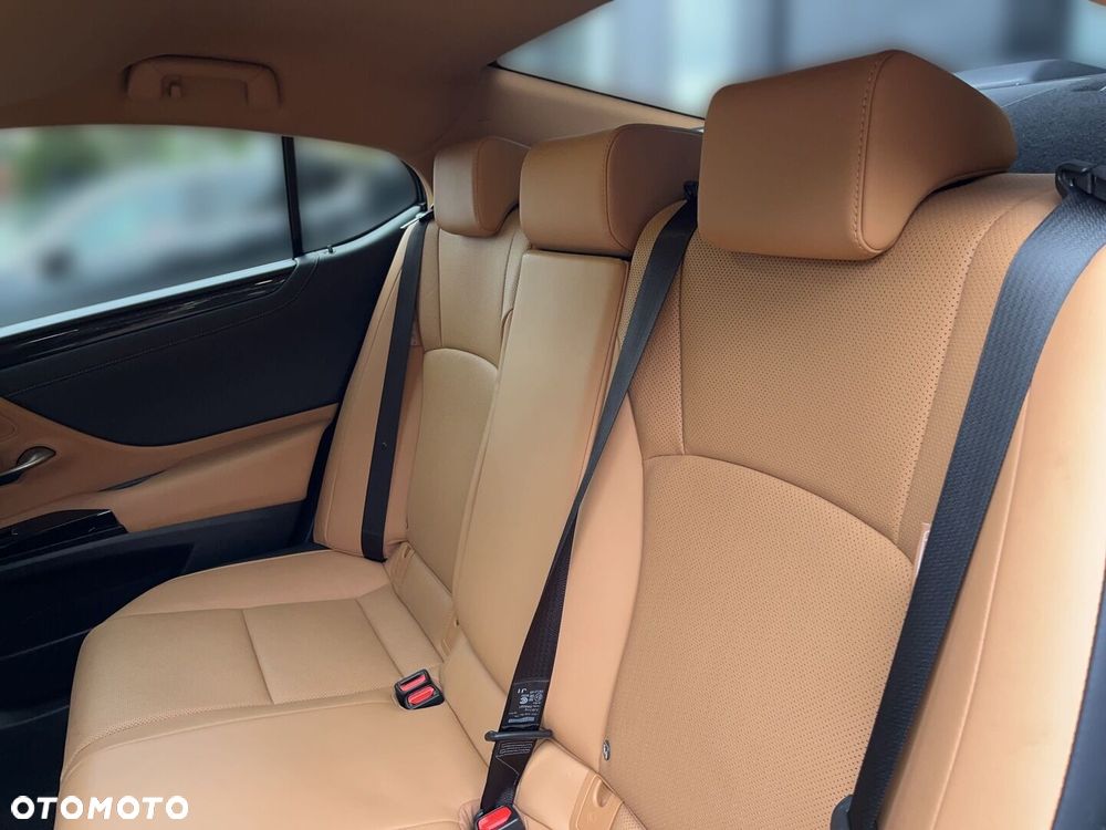 Lexus ES - 6
