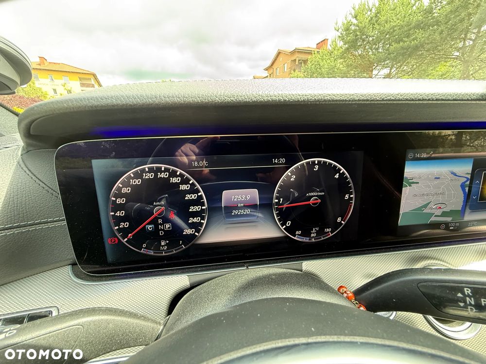 Mercedes-Benz Klasa E 220 d 4-Matic 9G-TRONIC - 14