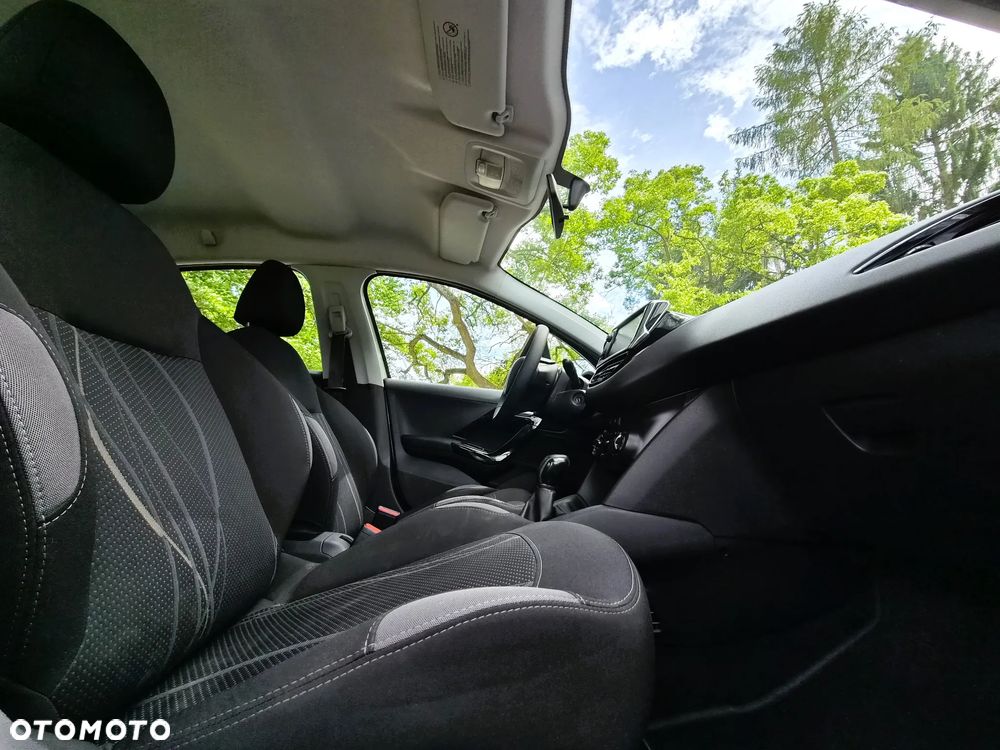 Peugeot 208 - 11
