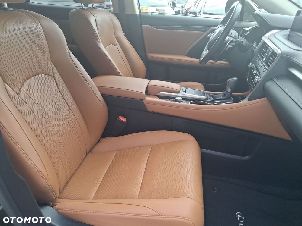 Lexus RX - 16