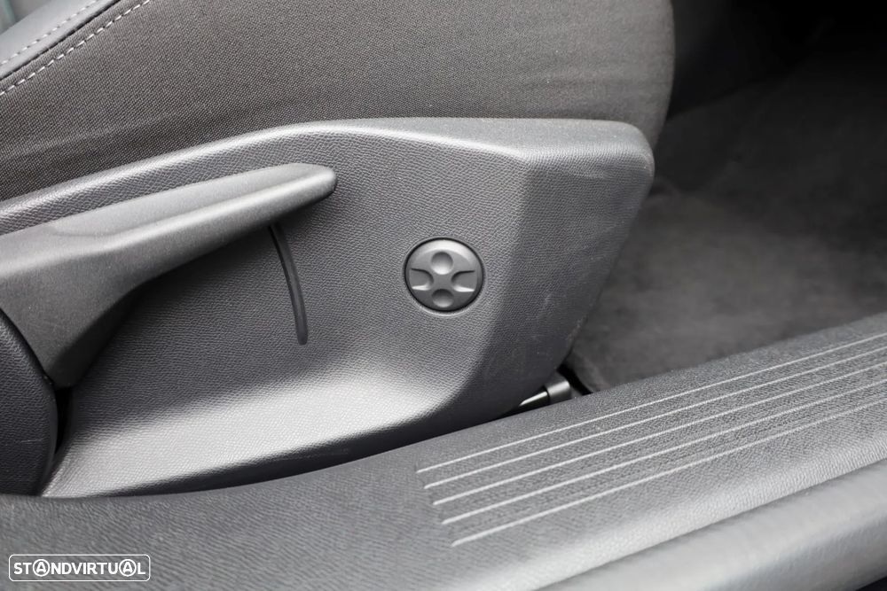 Peugeot 408 180 e-EAT8 Allure - 58
