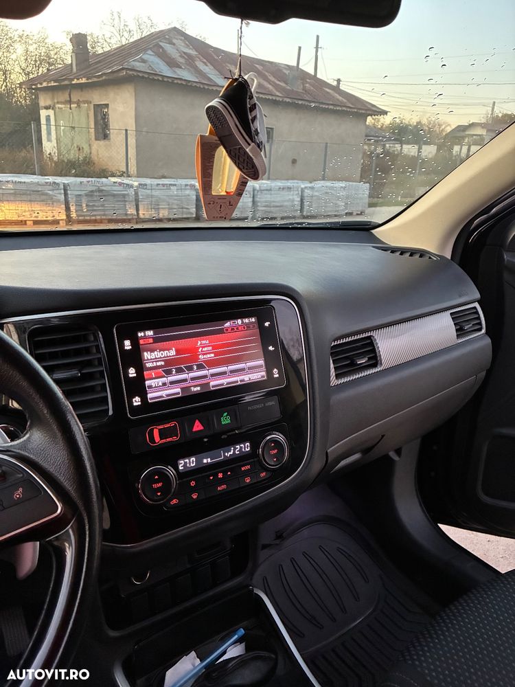 Mitsubishi Outlander 2.0 Litre MIVEC ASG CVT 4WD Intense - 3