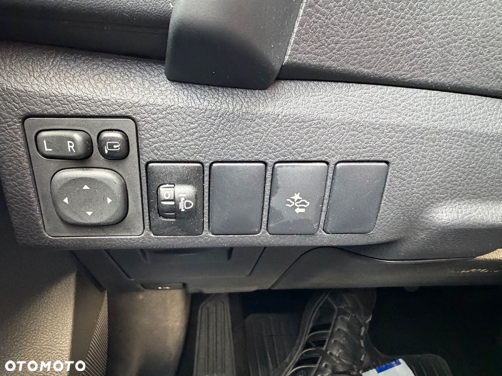Toyota Auris 1.8 HSD Prestige NAVI - 28