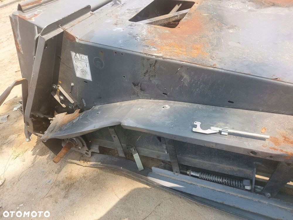 PODAJNIK POCHYŁY GARDZIEL KOMBAJN FENDT 6335C 15r - 9