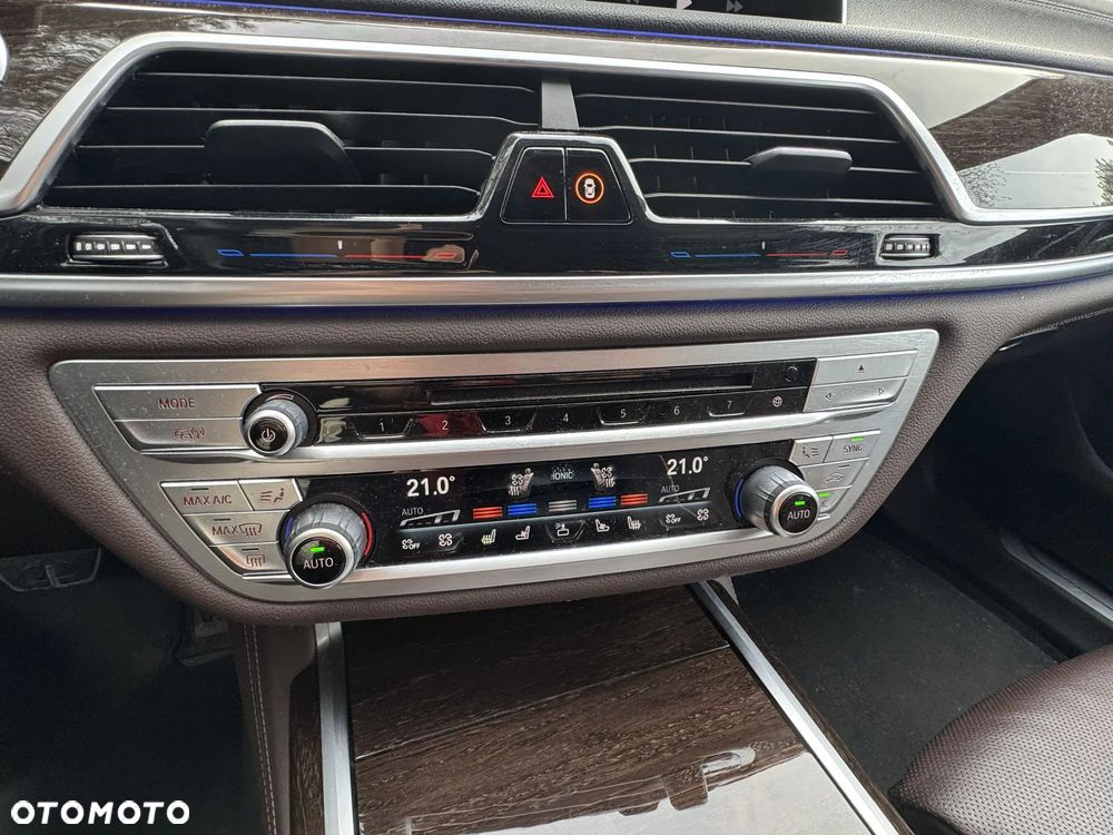 BMW Seria 7 750i xDrive - 9