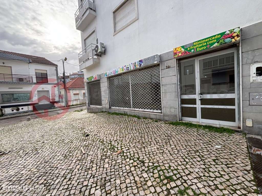 Loja em fase de aprovação para passagem a afetação de habitação, no... - Grande imagem: 3/16