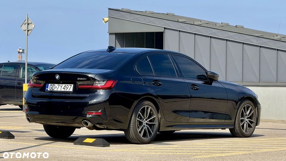 BMW Seria 3 330i xDrive Sport Line - 2