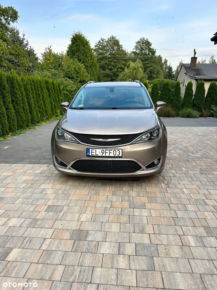 Chrysler Pacifica - 2