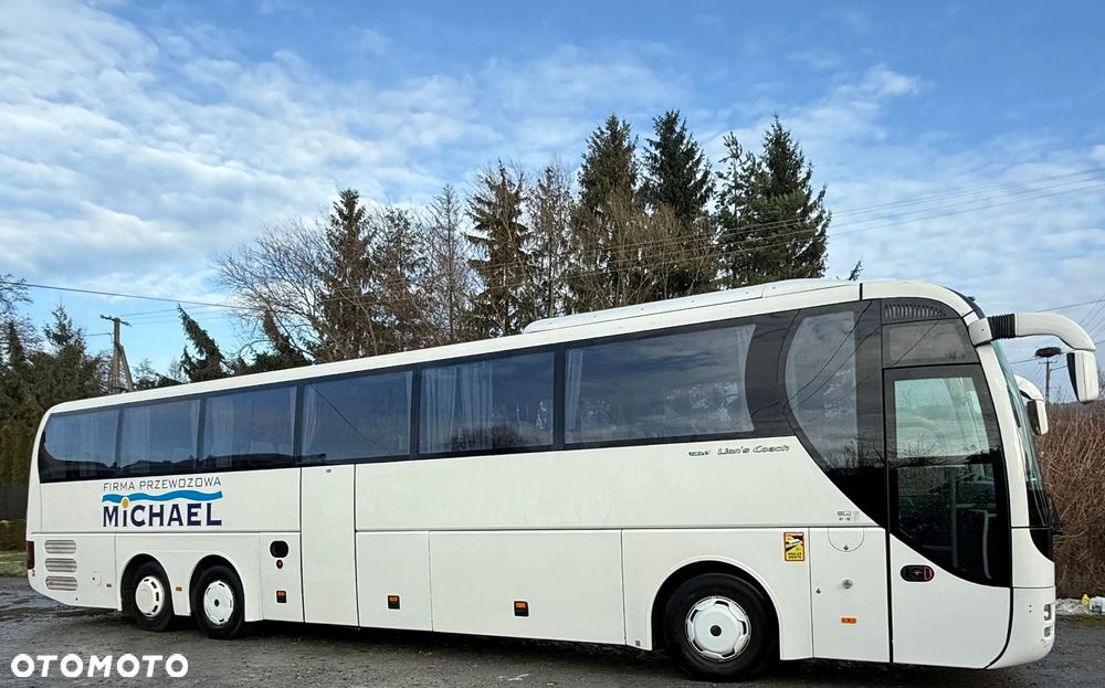 MAN R 08 Lion's Coach - 1