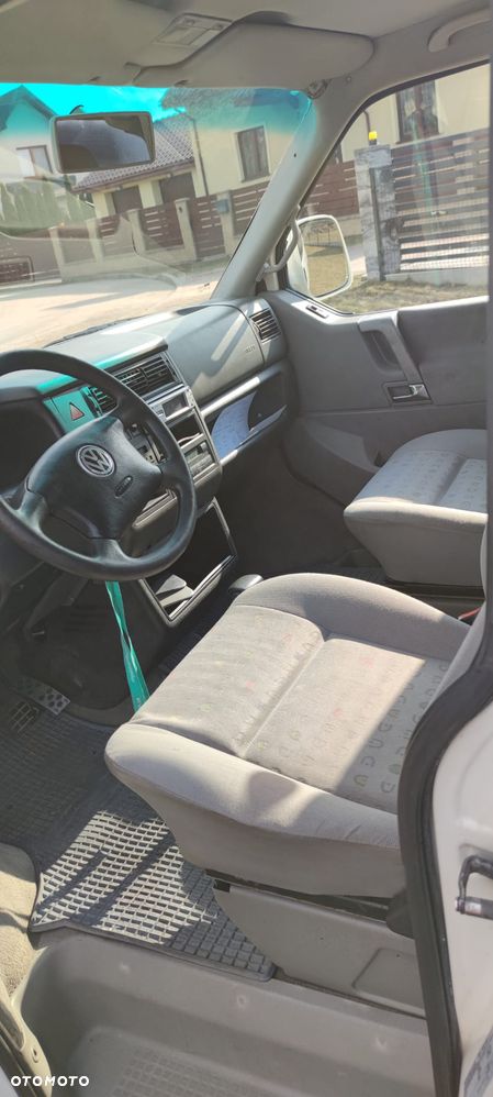 Volkswagen Caravelle - 12