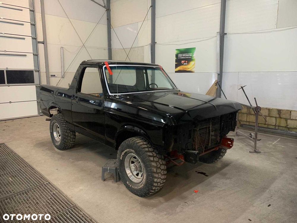 Ford Bronco - 6