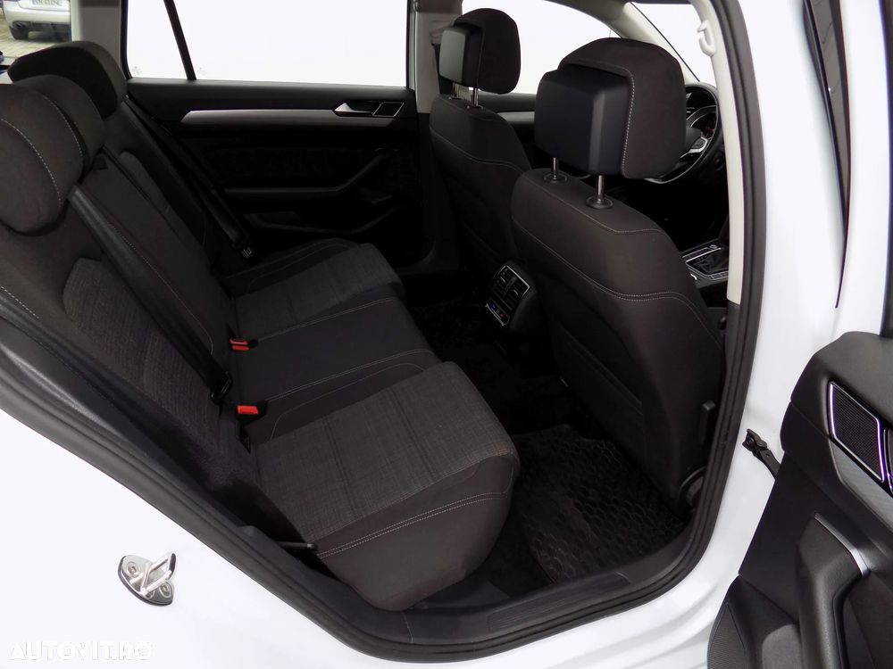 Volkswagen Passat 2.0 TDI SCR DSG Business - 22