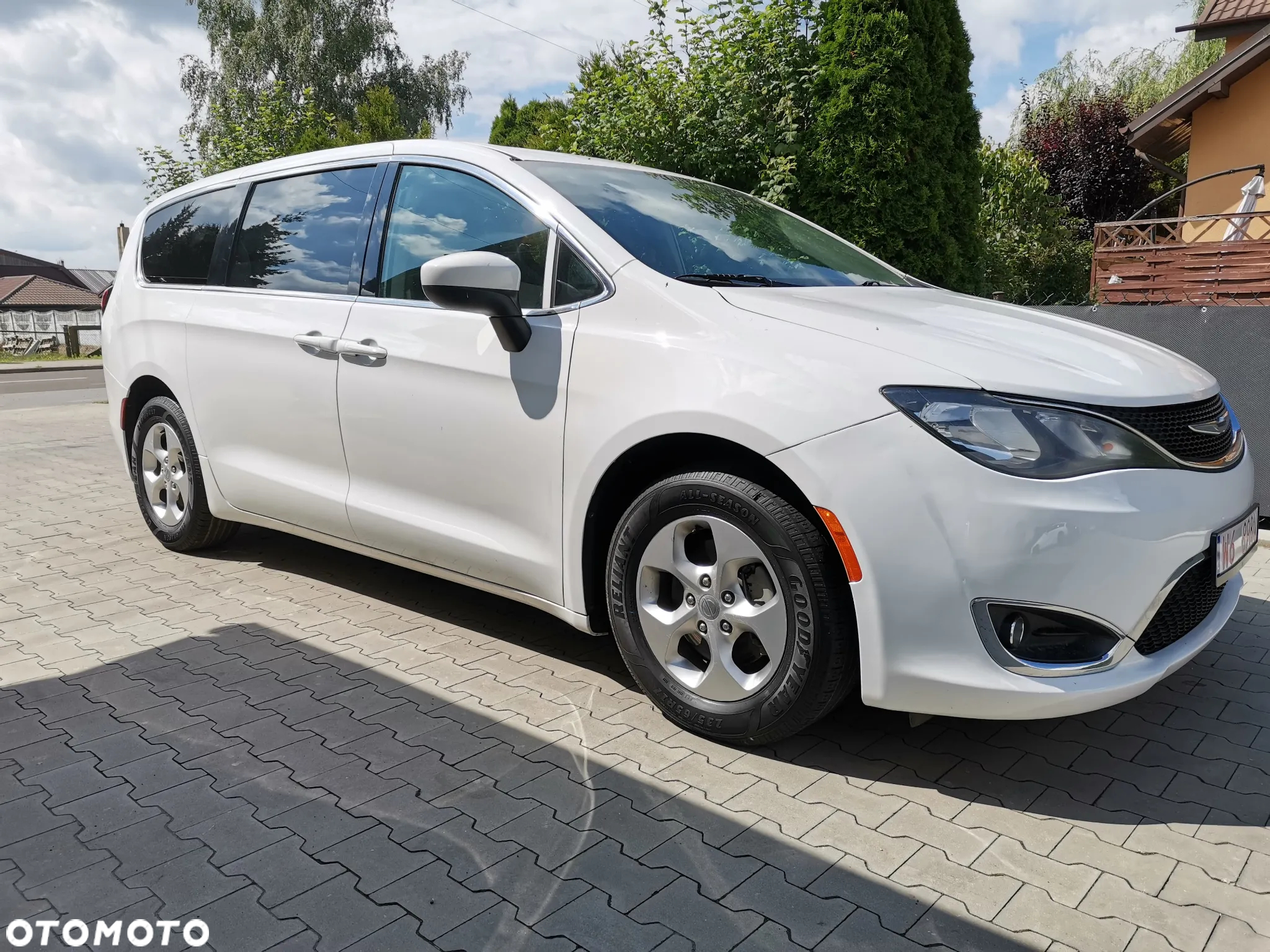 Chrysler Pacifica - 10
