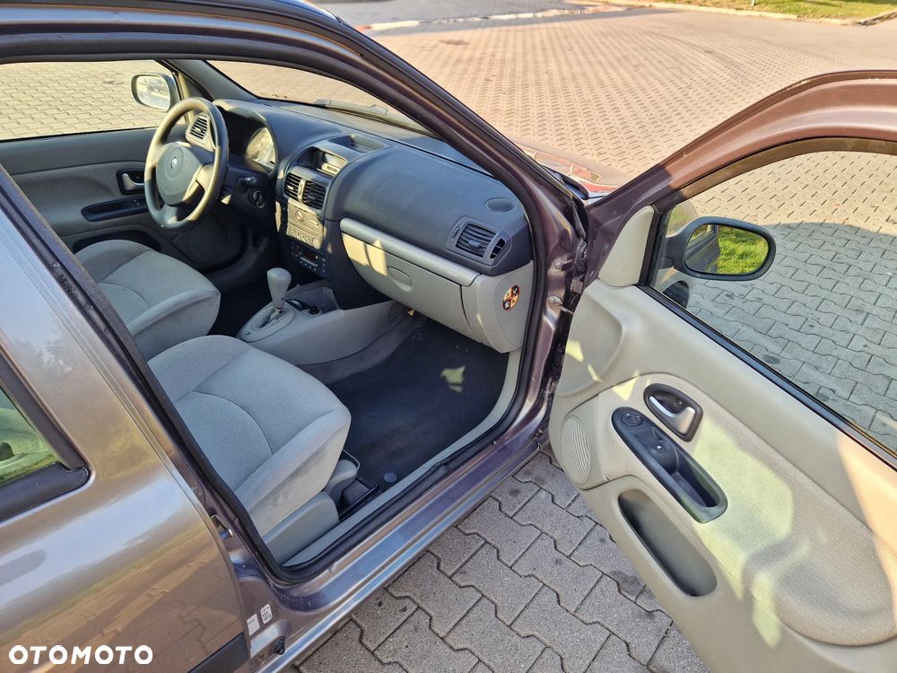 Renault Clio 1.4 Confort Privilege - 9