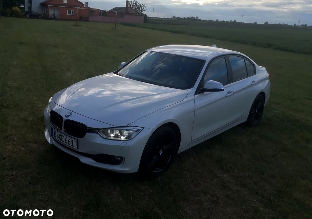 BMW Seria 3 318d DPF - 16